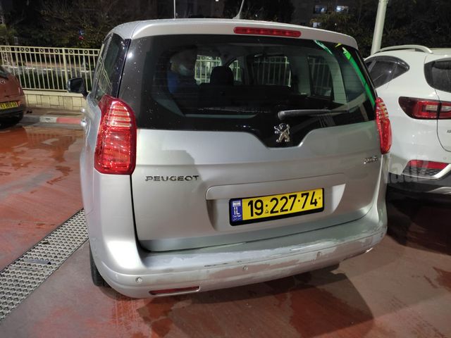פיג'ו 5008