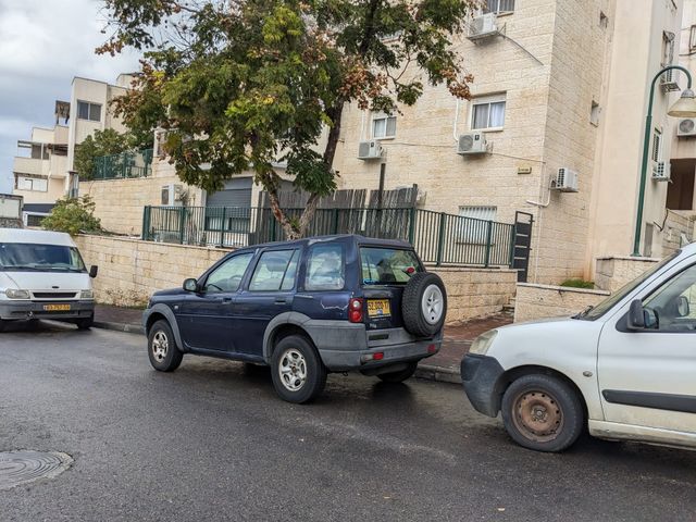 מודעת רכב לנד רובר פרילנדר