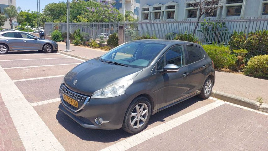 פיג'ו 208