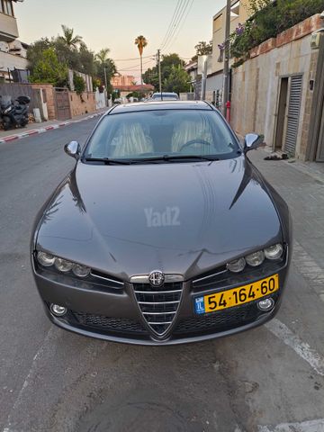 מודעת רכב אלפא רומיאו 159