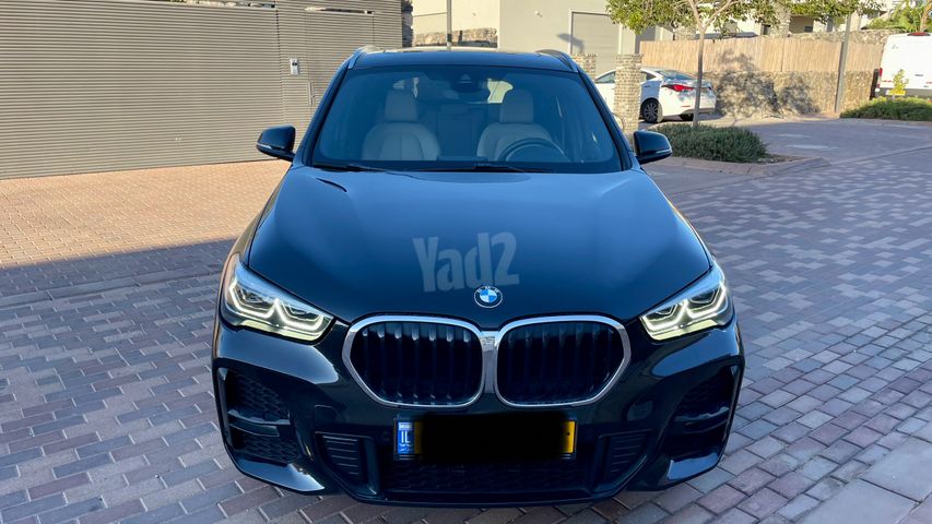 ב מ וו X1