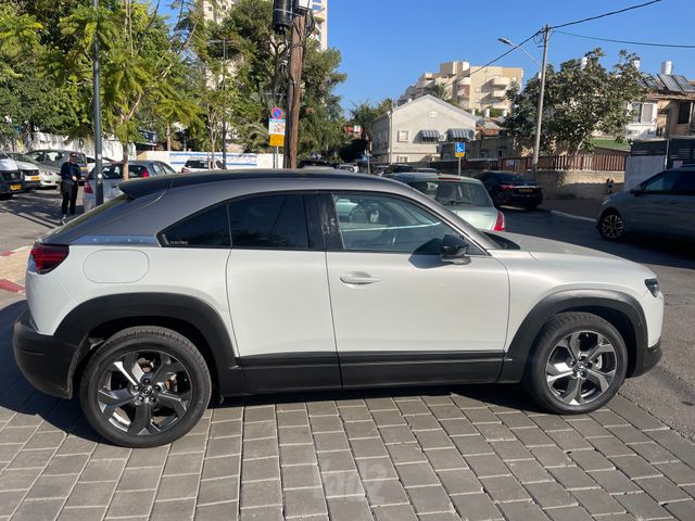 מאזדה MX-30