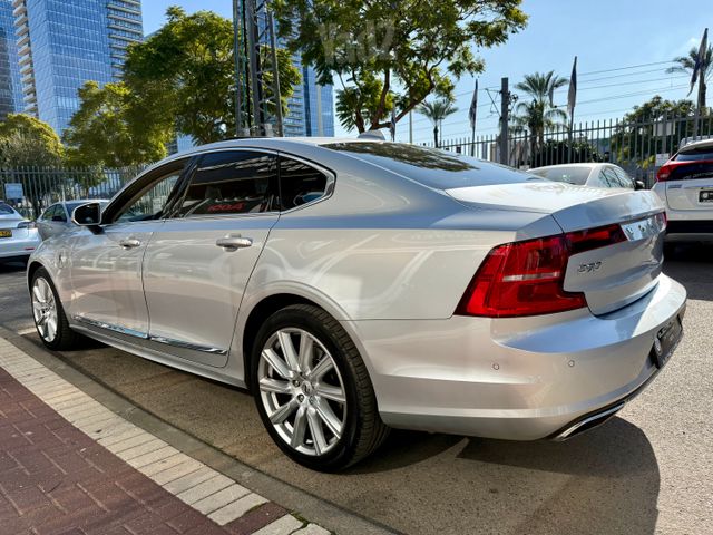 וולוו S90