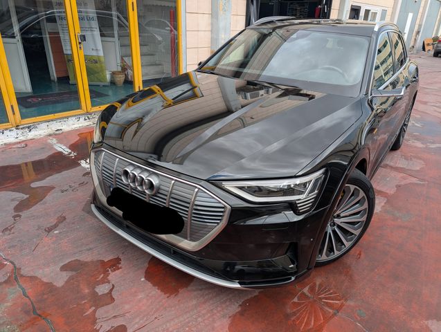 מודעת רכב אאודי E-tron