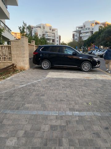 מיצובישי אאוטלנדר