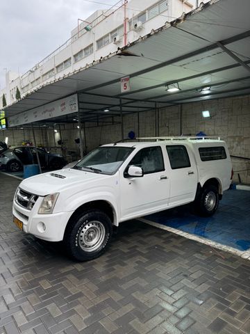 איסוזו די-מקס