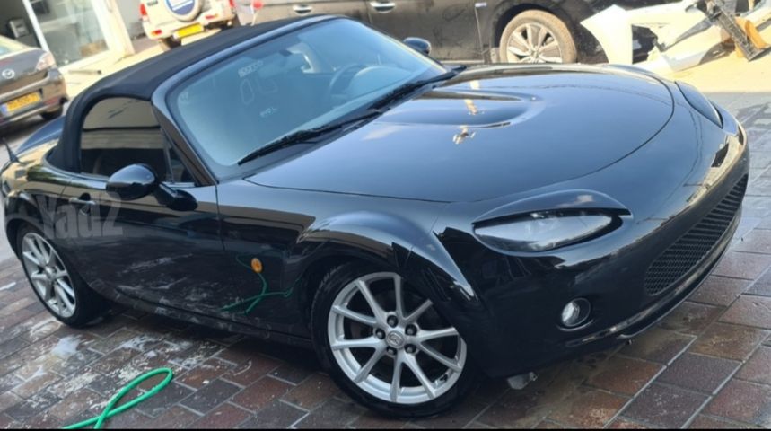 מודעת רכב מאזדה MX-5