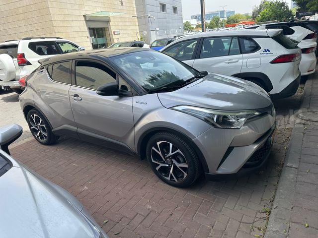 מודעת רכב טויוטה C-HR