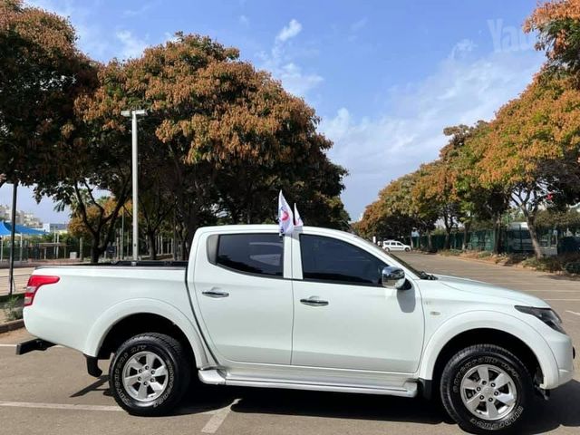 מיצובישי טרייטון / L200