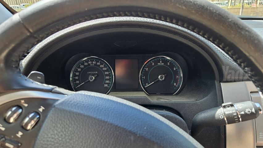 מודעת רכב יגואר XF