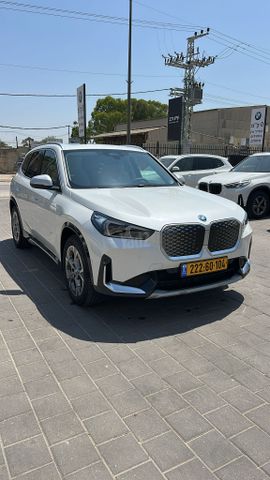ב מ וו IX1