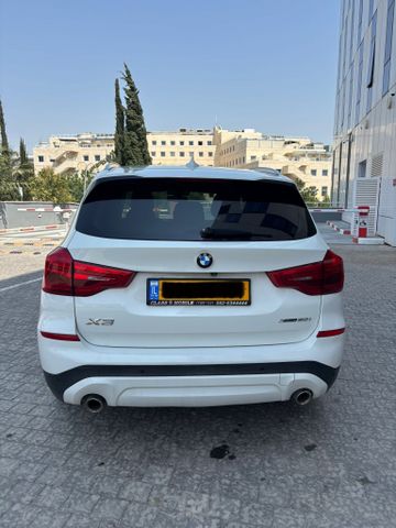 ב מ וו X3