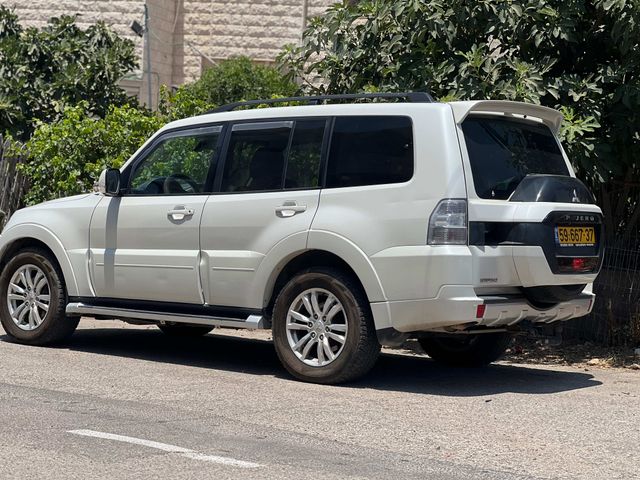 מיצובישי פג'רו