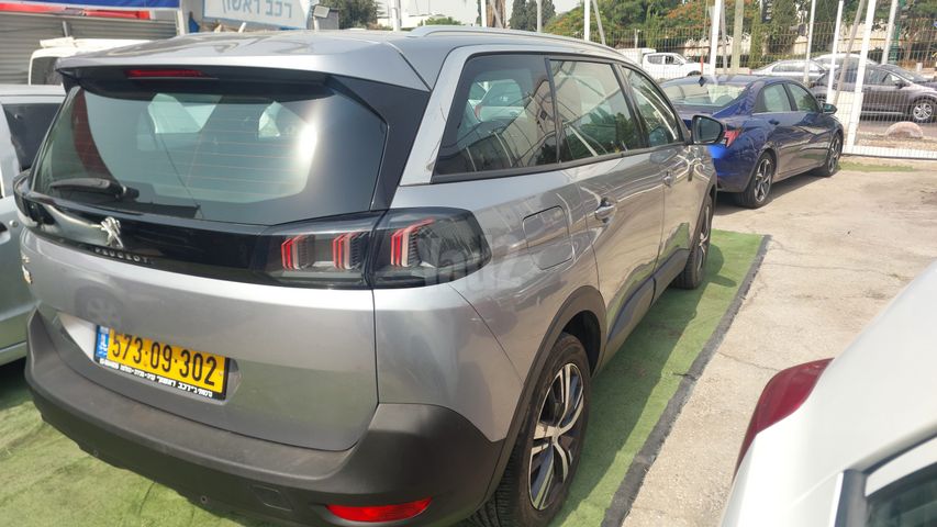 פיג'ו 5008