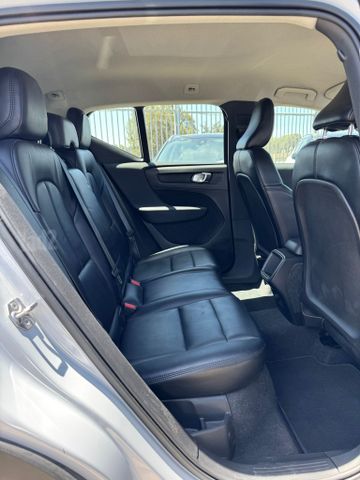 וולוו XC40