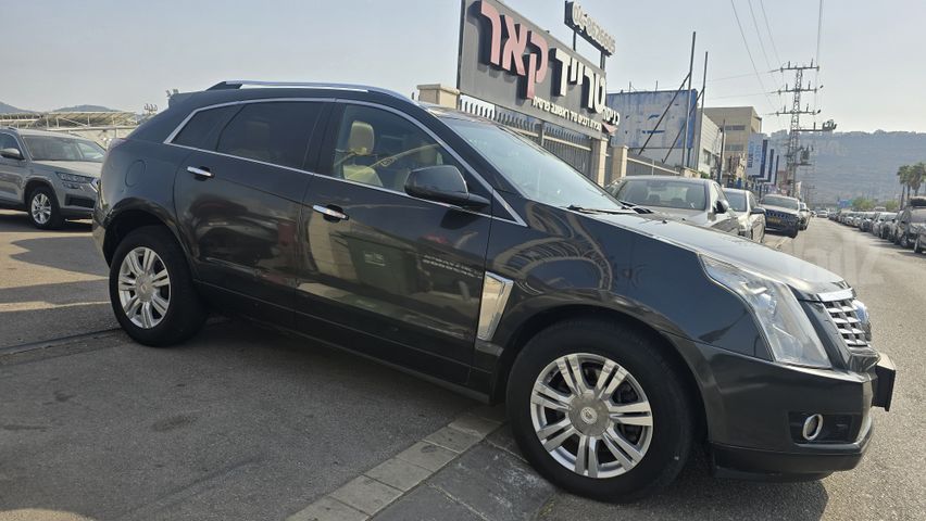 מודעת רכב קאדילק SRX