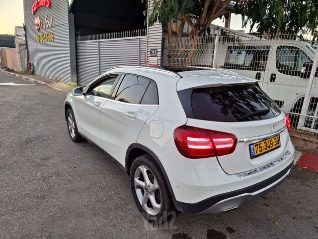 מרצדס-בנץ GLA