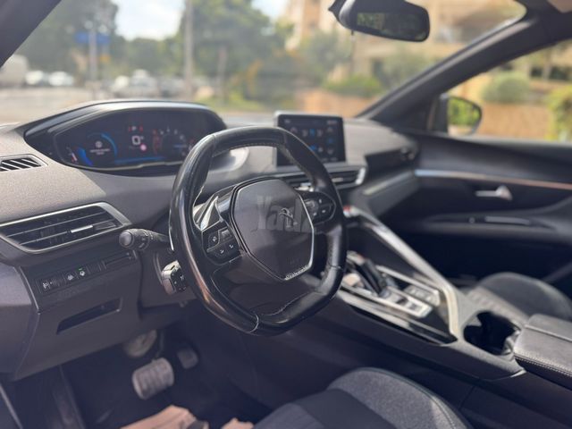 פיג'ו 5008