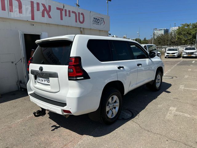 טויוטה לנד קרוזר