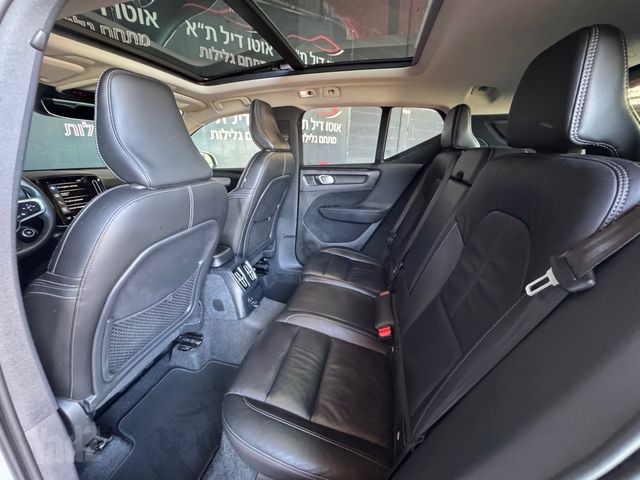 וולוו XC40