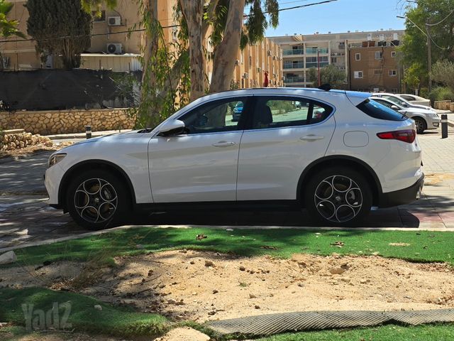 מודעת רכב אלפא רומיאו סטלביו