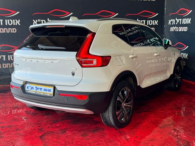 וולוו XC40