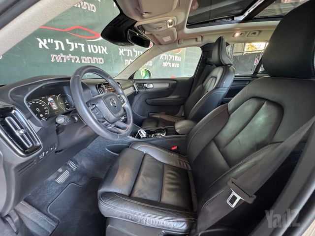 וולוו XC40