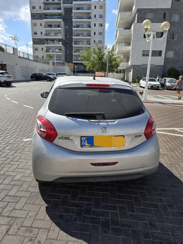 פיג'ו 208
