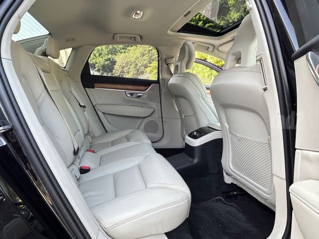 וולוו S90