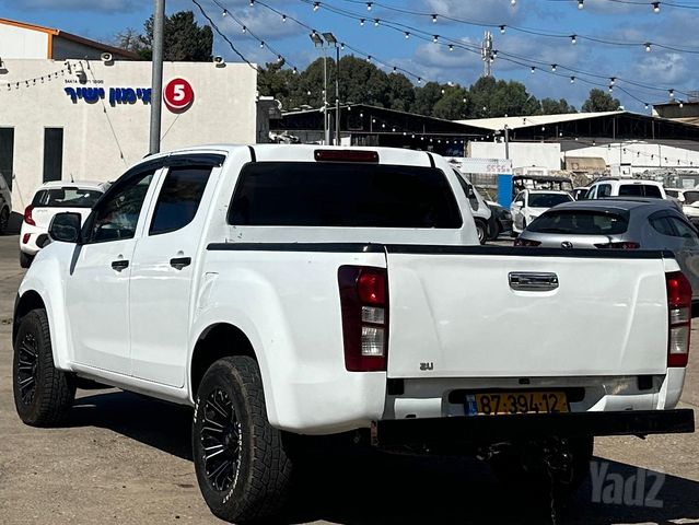 איסוזו די-מקס