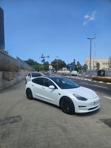 מודעת רכב טסלה מודל 3