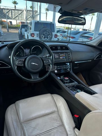 יגואר F-Pace