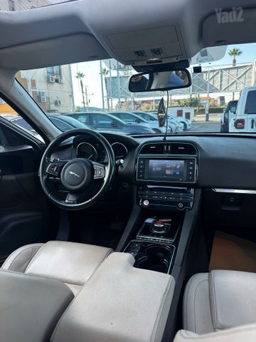יגואר F-Pace