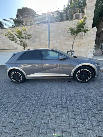 יונדאי איוניק 5