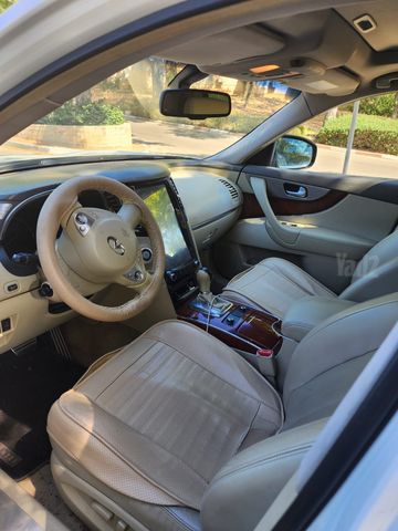 אינפיניטי QX70