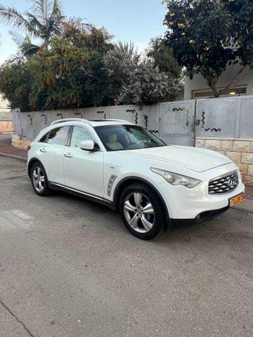 אינפיניטי QX70
