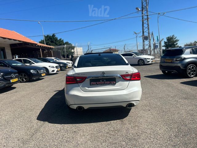 ניסאן מקסימה