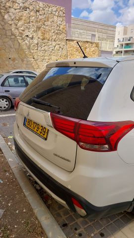 מיצובישי אאוטלנדר