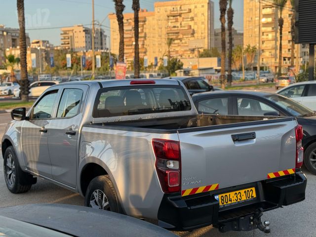 איסוזו די-מקס
