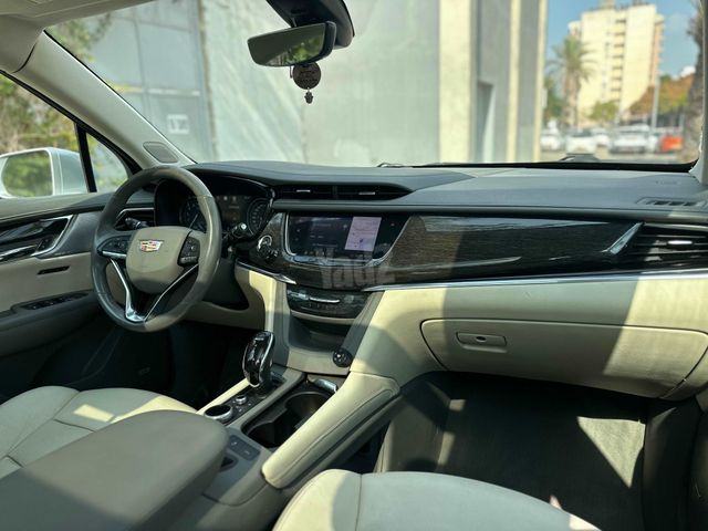 קאדילק XT6