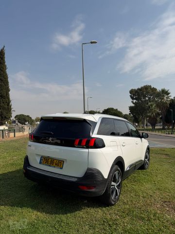 פיג'ו 5008