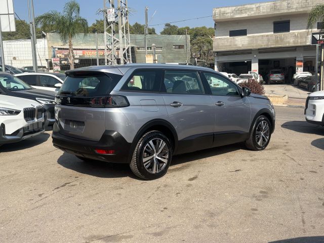 פיג'ו 5008