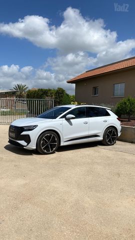 מודעת רכב אאודי Q4 e-tron