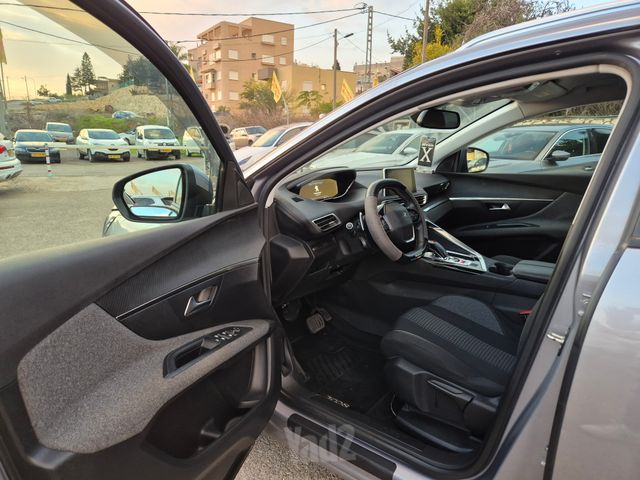 פיג'ו 3008