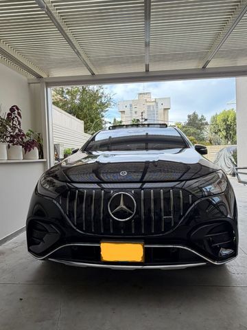 מרצדס-בנץ EQE SUV