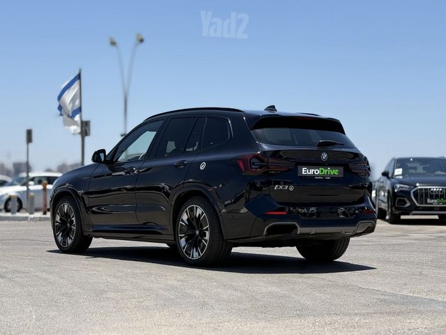 ב מ וו iX3