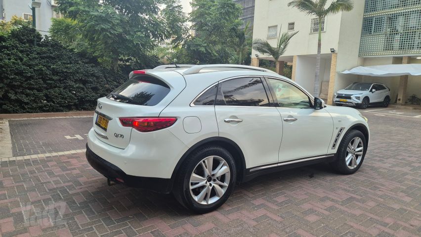 אינפיניטי QX70
