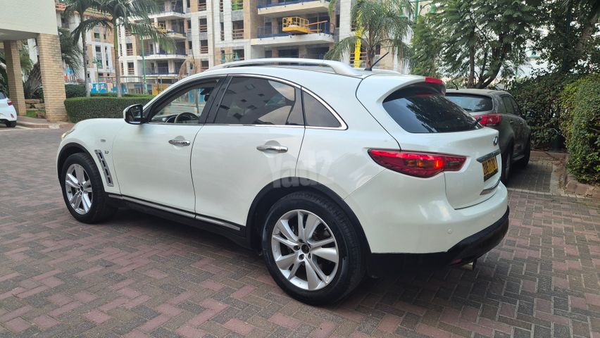 אינפיניטי QX70