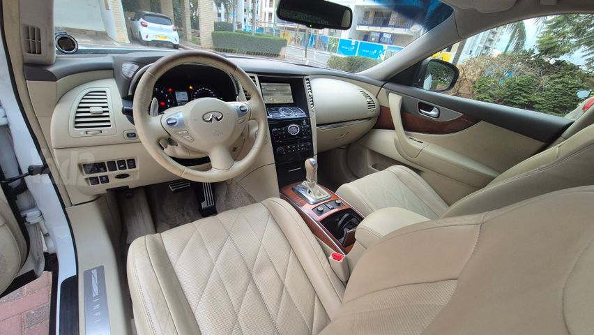 אינפיניטי QX70