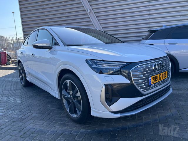 מודעת רכב אאודי Q4 e-tron